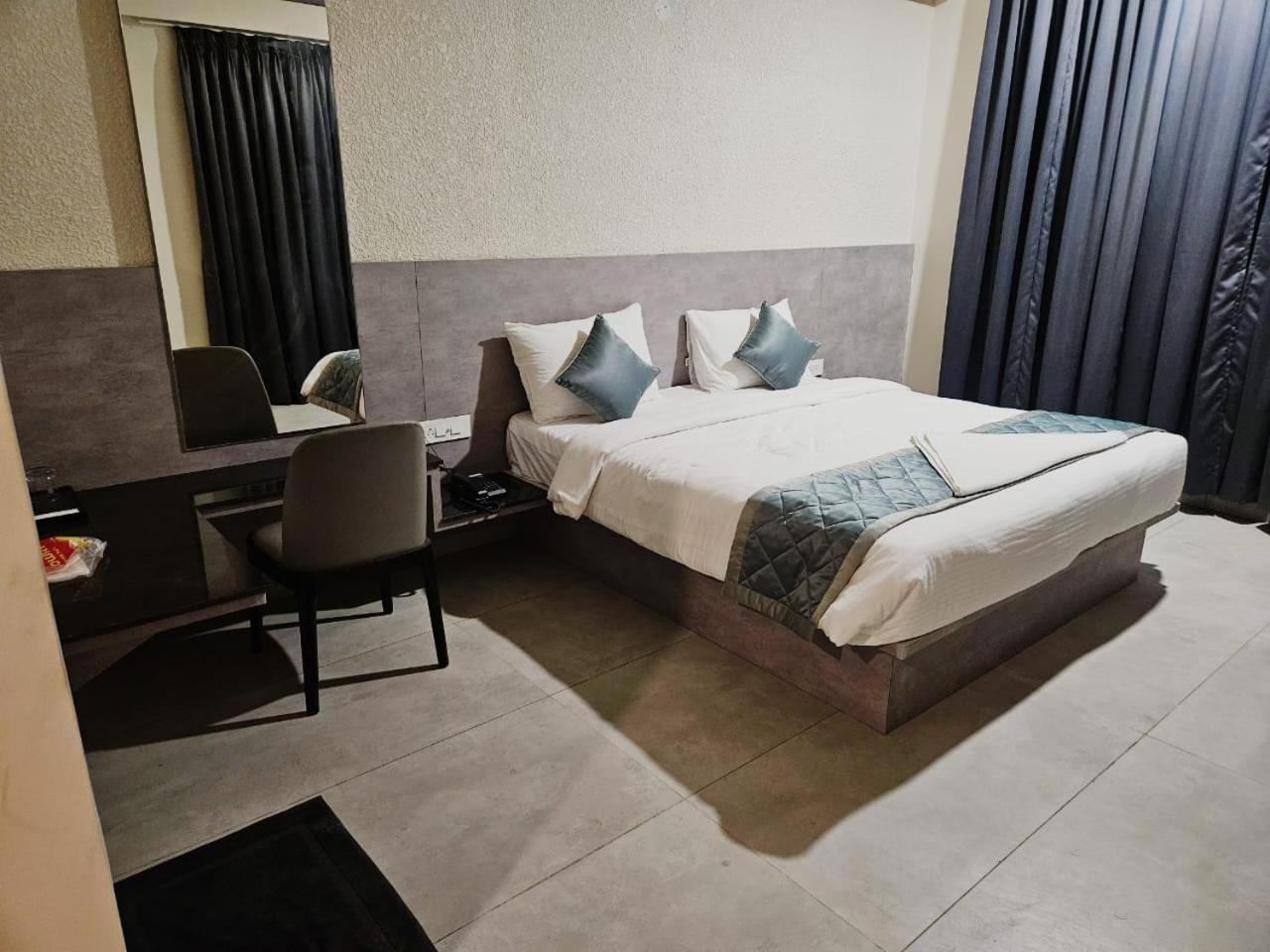 Hotel Sns Regency Tiptūr Zewnętrze zdjęcie